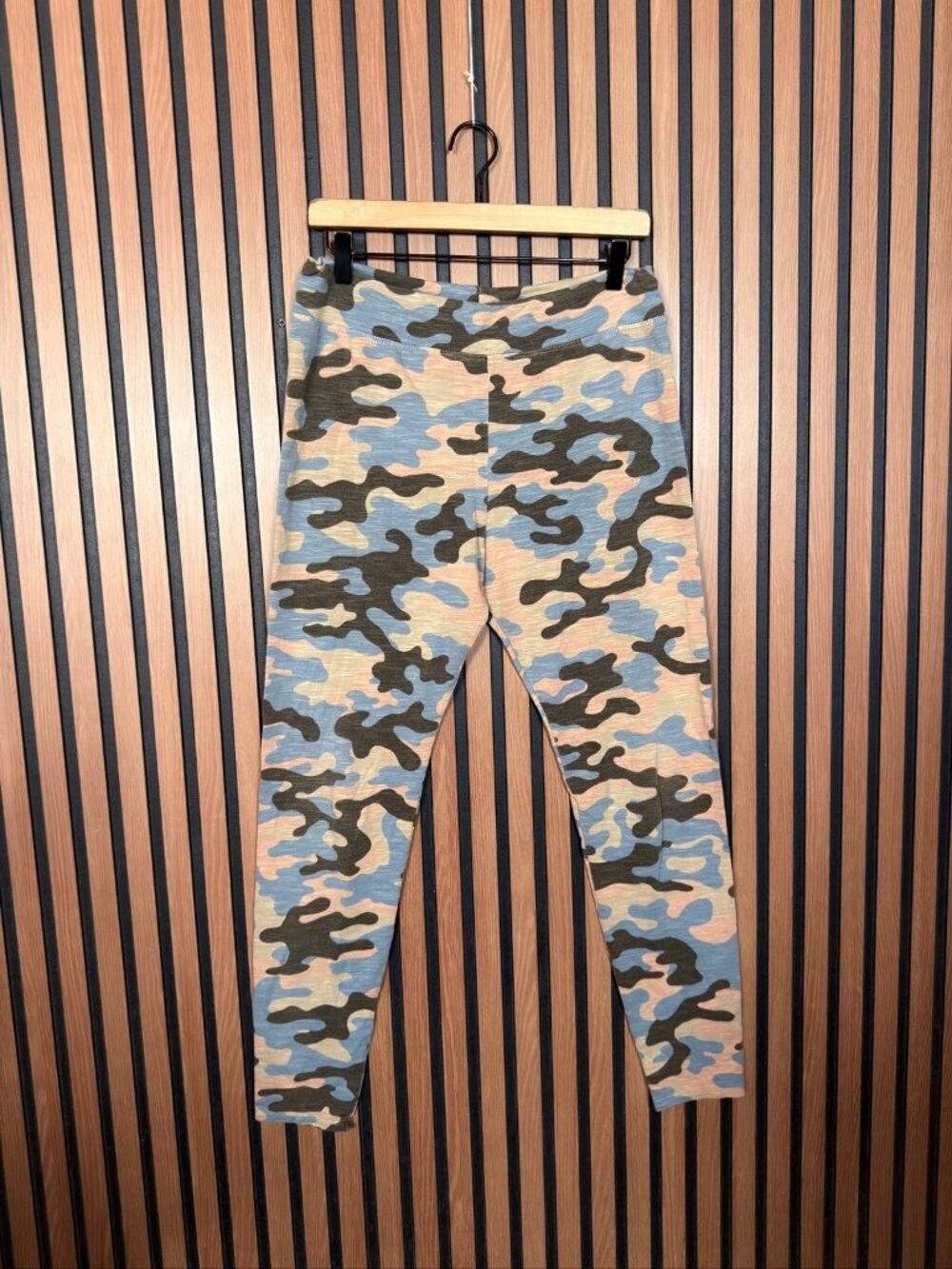 Sundry Pants 3 / L Womens Blue Gray Multicolor Army Print Camouflage Leggings